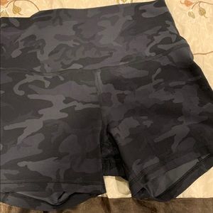 EUC Gray Camo Align Shortie 4”